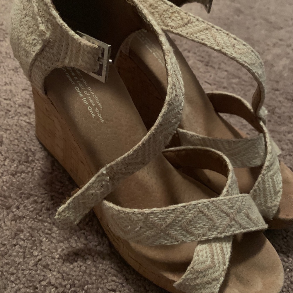 Toms summer wedges